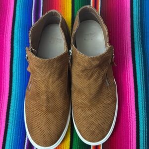 Size 7 wedge sneaker